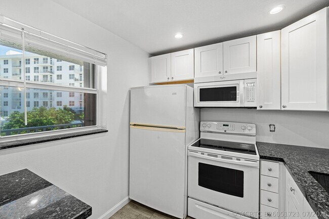 Building Photo - 2929 S Ocean Blvd
