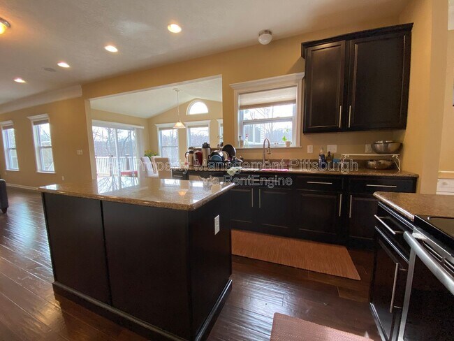 Building Photo - 449 Beech Dr