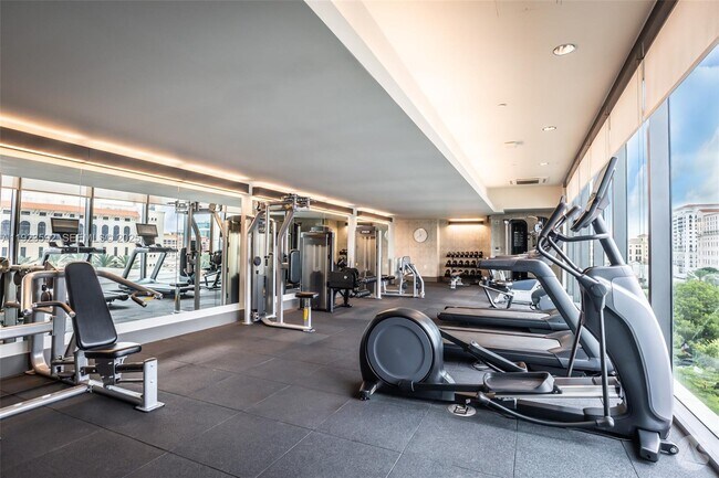 Building Photo - 275 Giralda Ave