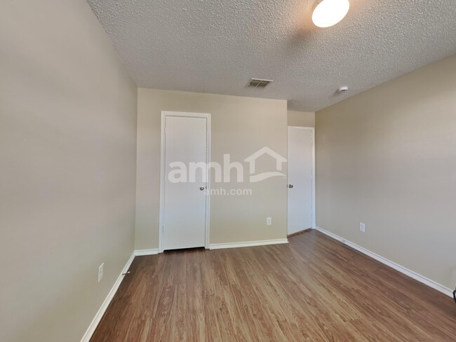 Building Photo - 317 Indian Blanket Dr