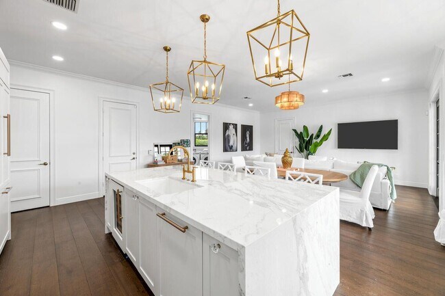 Building Photo - 14289 Equestrian Way