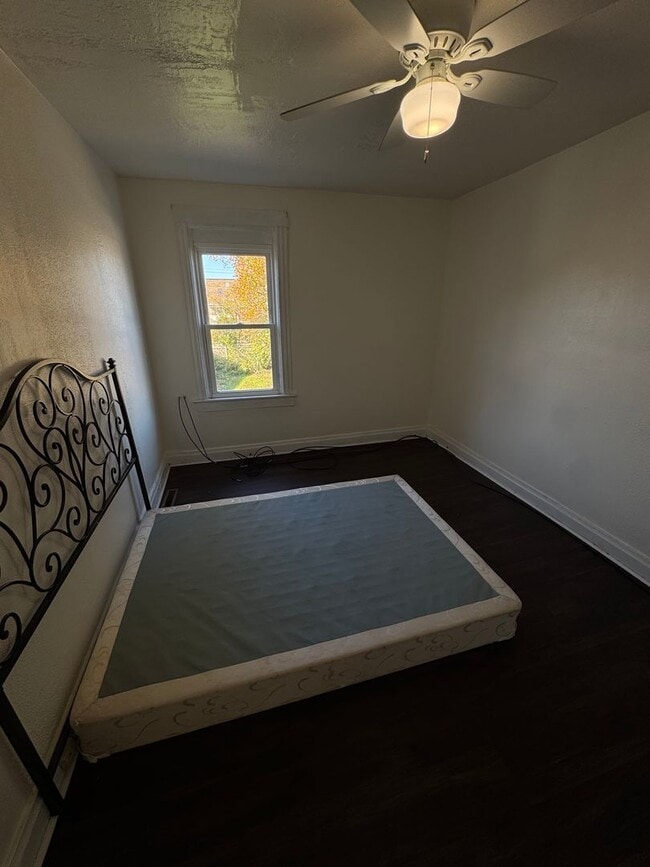 Building Photo - 3 Bedroom 1.5 Bath in Natrona Heights!