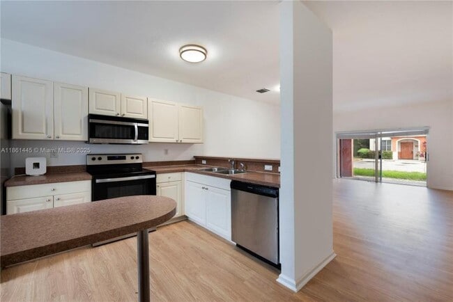Building Photo - 2 bedroom in Miami Gardens FL 2500