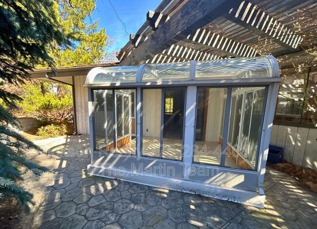 Building Photo - 2795 W Lake Ridge Shores