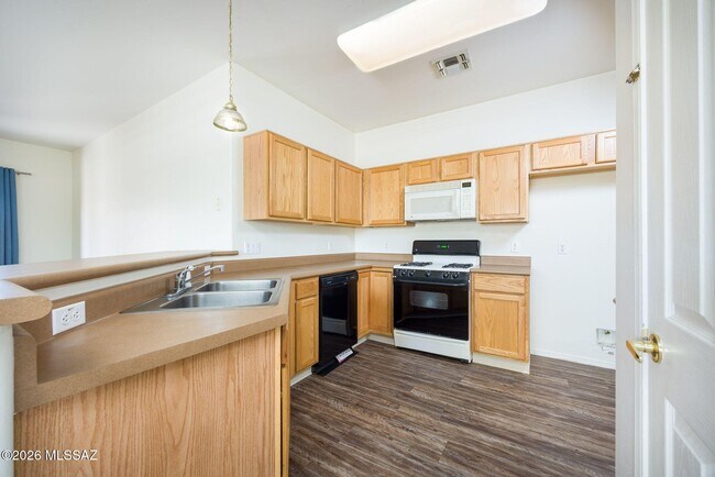 Building Photo - 8403 N Coyote View Ct