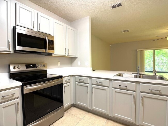 Building Photo - 447 Arbor Lakes Dr