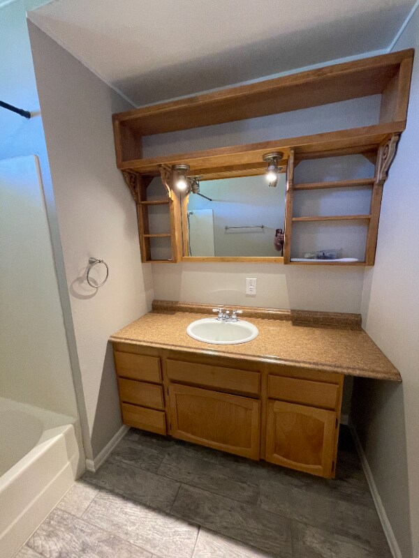 Building Photo - 2555 Valley Dr