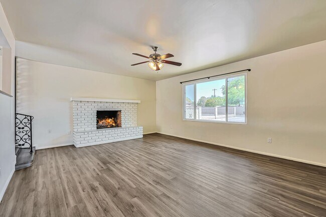 Building Photo - 3820 Grandview: Spacious 4-bedroom, 2-bath home with large bedrooms and no carpet