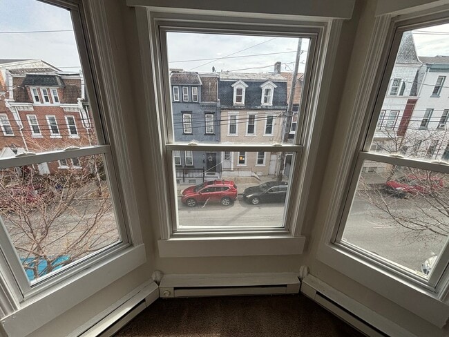Building Photo - 429 W Turner St