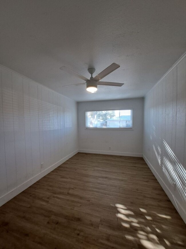 Building Photo - Beautiful 6-Bedroom Home with Pool & Outdo...