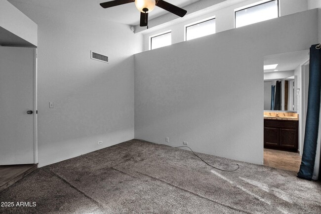 Building Photo - 4624 E Winston Dr