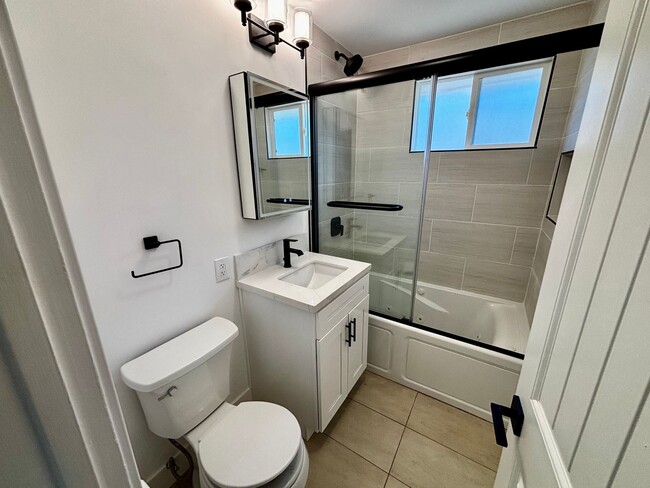 Building Photo - Newly Renovated 3 Bed/1 Bath- Allied Gardens