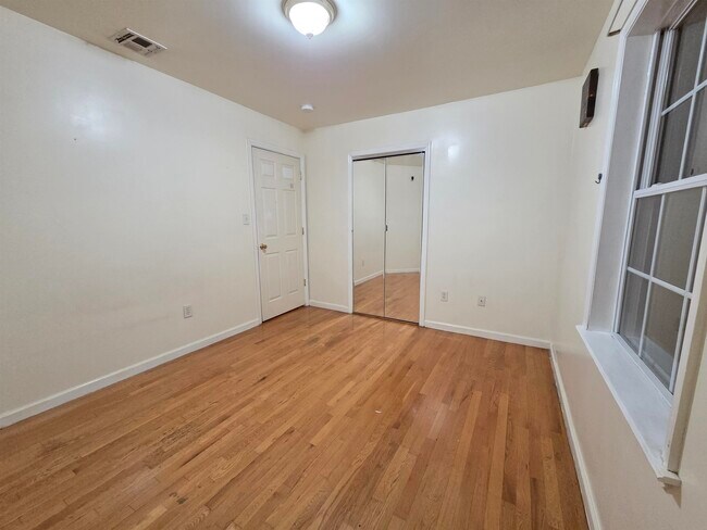 Building Photo - 27 Jewett Ave