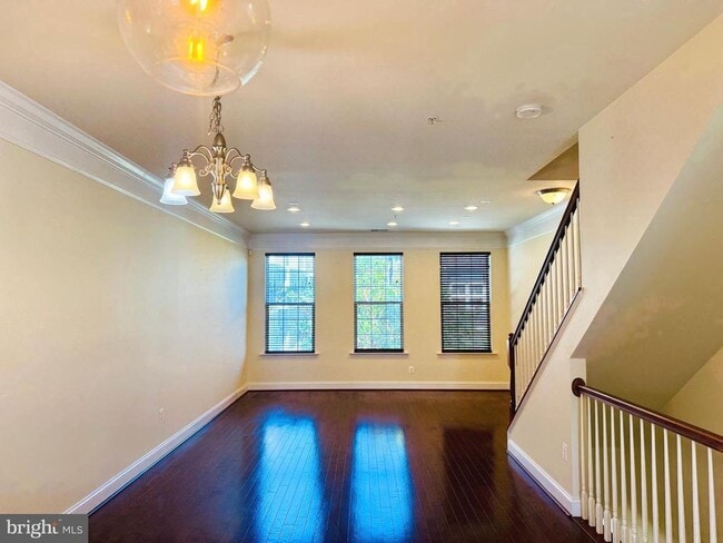 Building Photo - 5715 Rosanna Pl