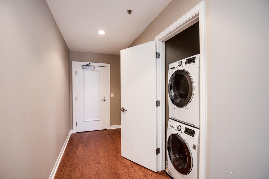 Building Photo - 525 W Lafayette Blvd