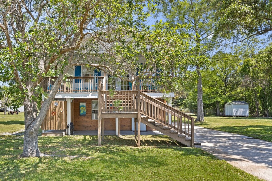 Building Photo - 312 Water St