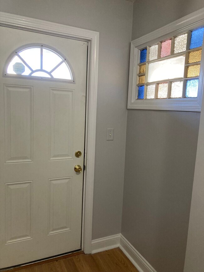 Front Hall - 60 Division St