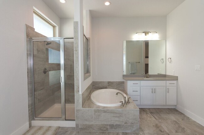 Building Photo - 404 Panzano Dr
