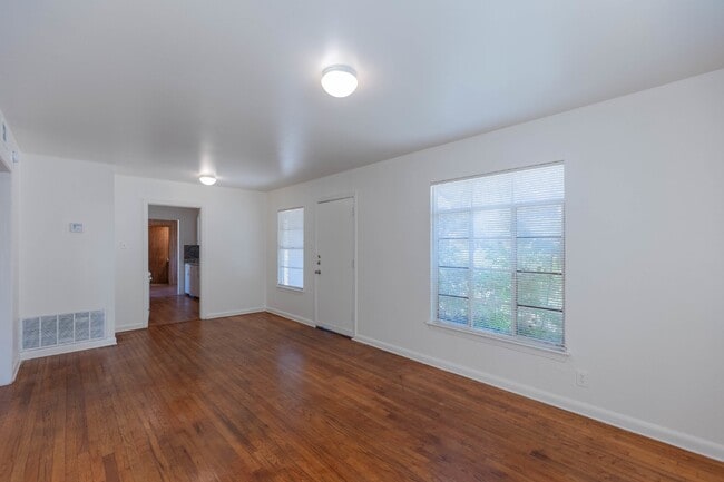 Building Photo - 214 Antrim Dr