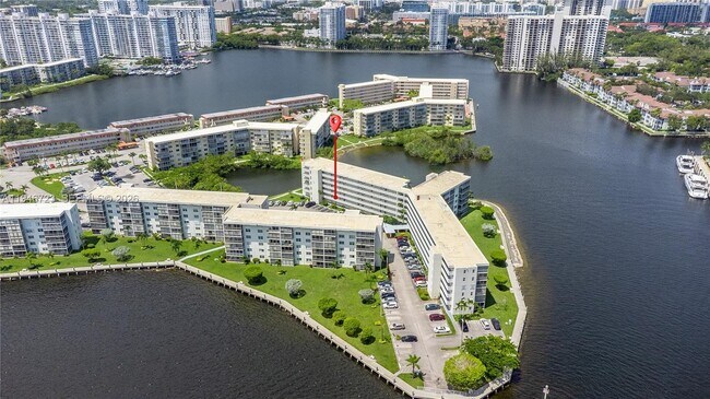 Building Photo - 3030 Marcos Dr