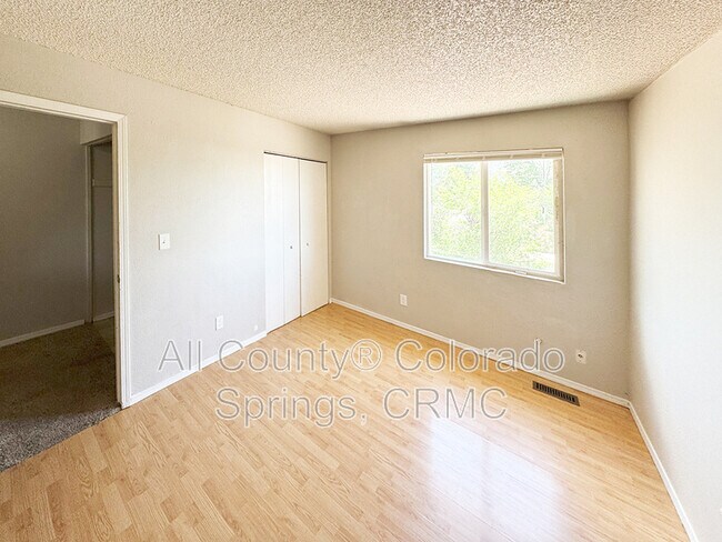 Building Photo - 347 W Iowa Ave