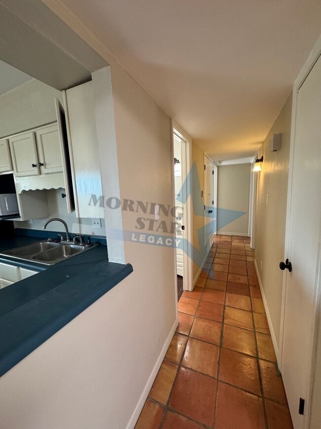 Building Photo - 3-Bedroom Home - True Desert Living!