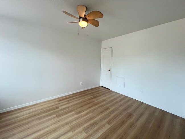 Building Photo - 1 Bedroom Apartment AVAILABLE JUNE!!!