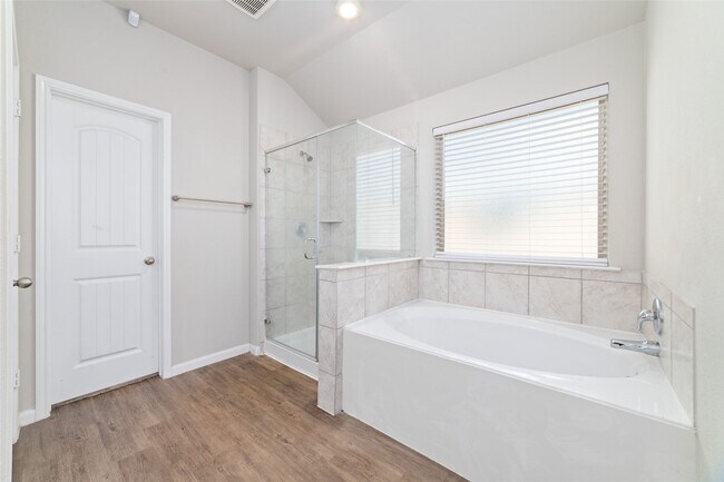 Building Photo - 21430 Poppy Pk Ave