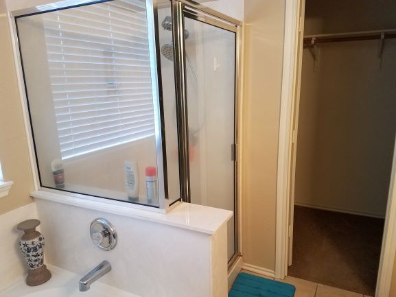 MBA Shower w Garden Tub - 130 Easy St