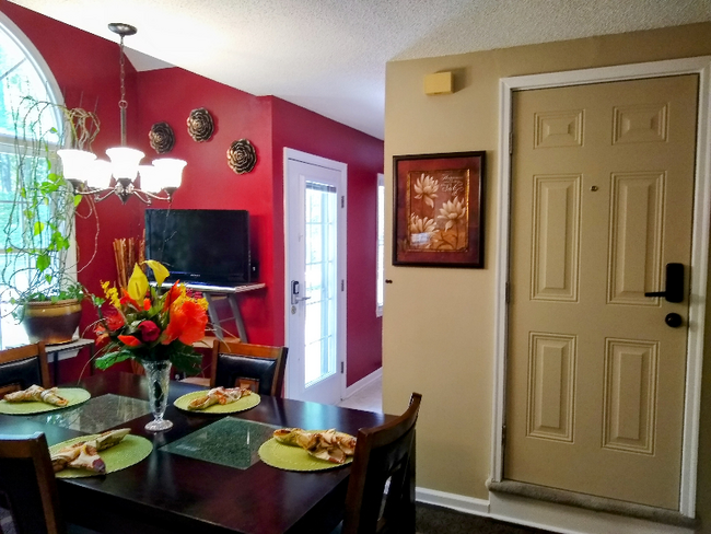 Building Photo - 523 S Mead Dr