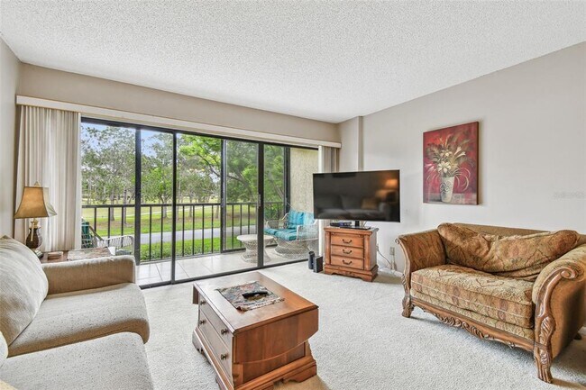 Building Photo - 2700 Cove Cay Dr