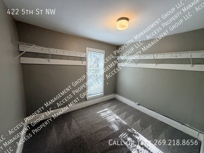 Building Photo - 422 5th St NW