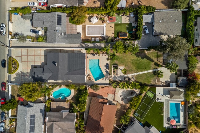 Building Photo - 23036 Burbank Blvd