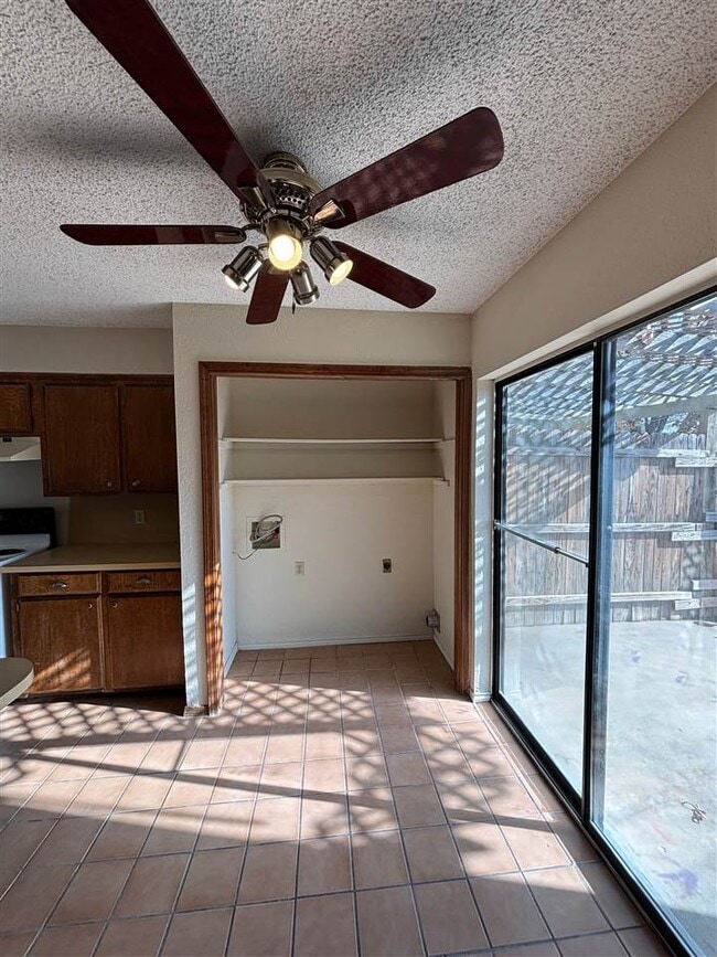 Building Photo - 901 NE Tortoise Dr