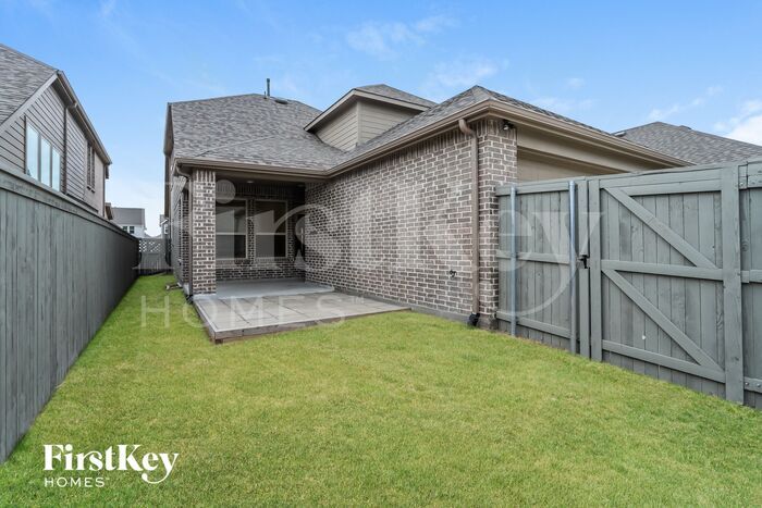 Building Photo - 2516 Elm Pl