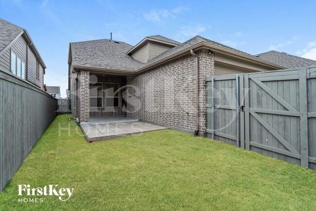Building Photo - 2516 Elm Pl