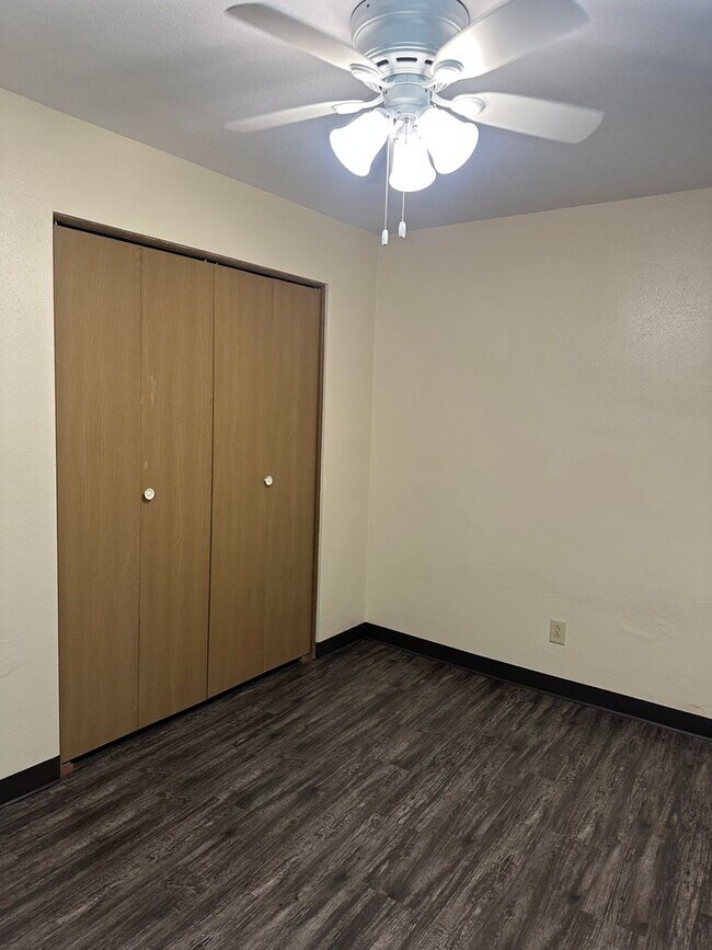 Building Photo - Forestview 2 Bedroom Lower Apartment FIRST...