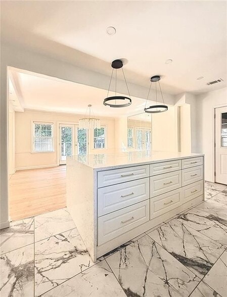 Building Photo - 200 W Paces Ferry Rd NW