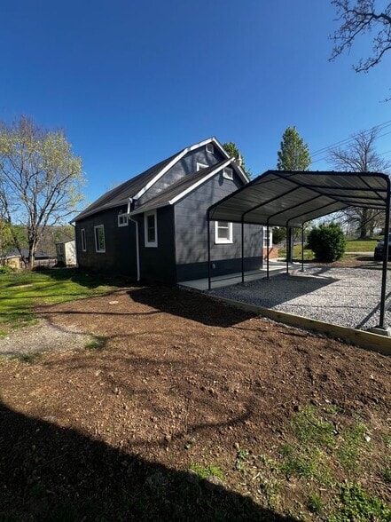 Building Photo - 1801 Woodson Dr SW