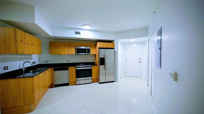 Building Photo - 350 S Miami Ave