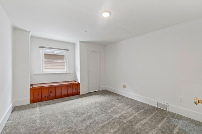 Building Photo - AVAILABLE NOW! Don't miss this amazing 3-bedroom with a RIVERFRONT view in Brackenridge!