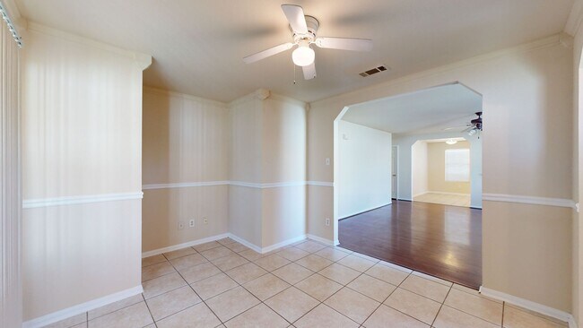 Building Photo - FREE DECEMBER RENT! PETS WELCOME!!!