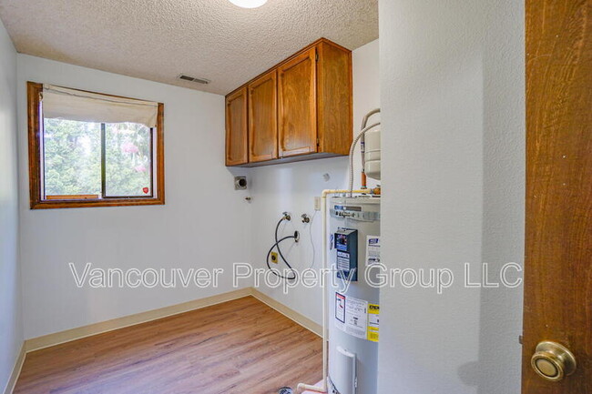 Building Photo - 7003 NW Dogwood Dr