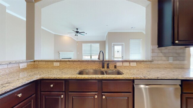 Building Photo - 12314 Meadow Breeze Dr