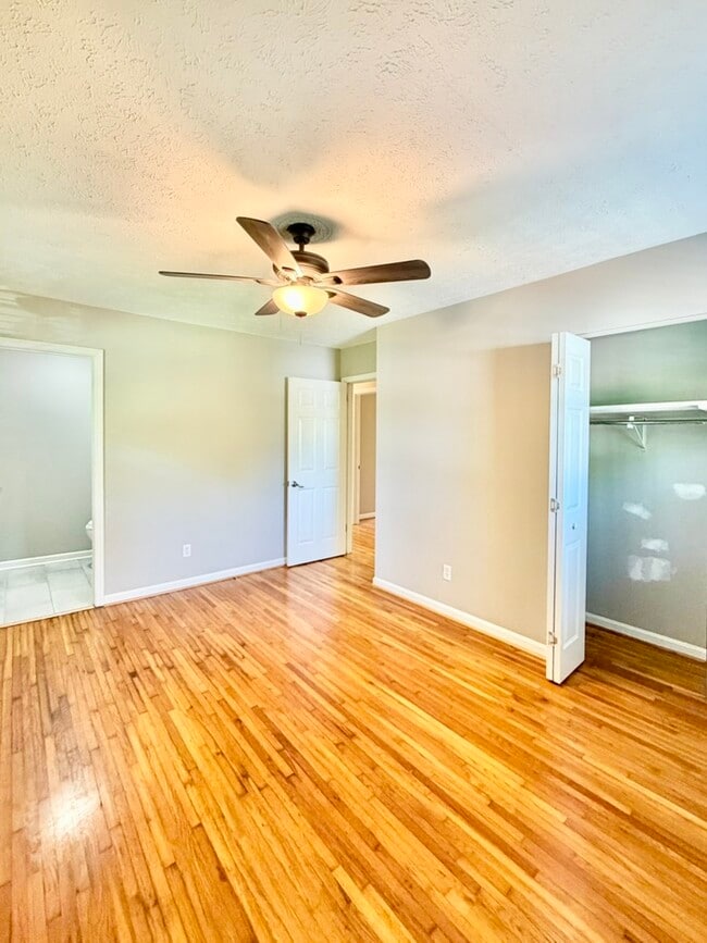 Building Photo - 3339 Sutherland Dr