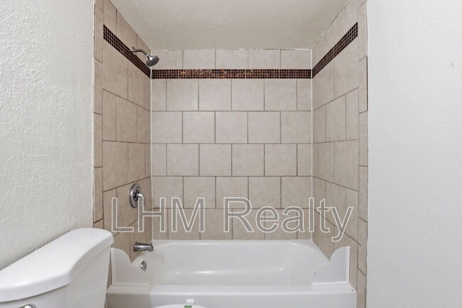 Building Photo - 5321 W Lewis Ave