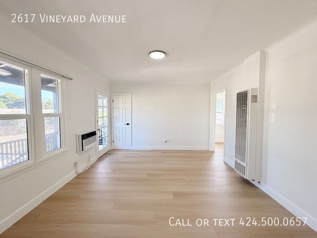 Building Photo - 2617 Vineyard Ave