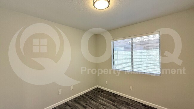 Building Photo - 206 W Oxford Ln