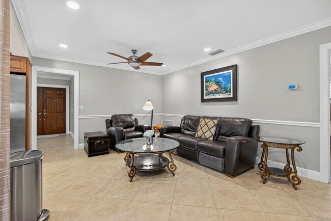 Building Photo - 728 Waterway Dr