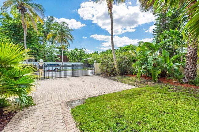 Building Photo - 1051 NE 89th St